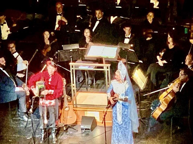 Barynya  Russian Music Duo, Balalaika, Garmoshka, Guitar, singers, Mikhail Smirnov, Elina Karokhina